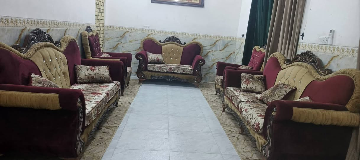 تخم تزكام ملكي مستخدم نضيف عشر نفرات خمس قطع مكاني ناحية الصلاحيه شاميه مشروط من اي ضرر ***********
