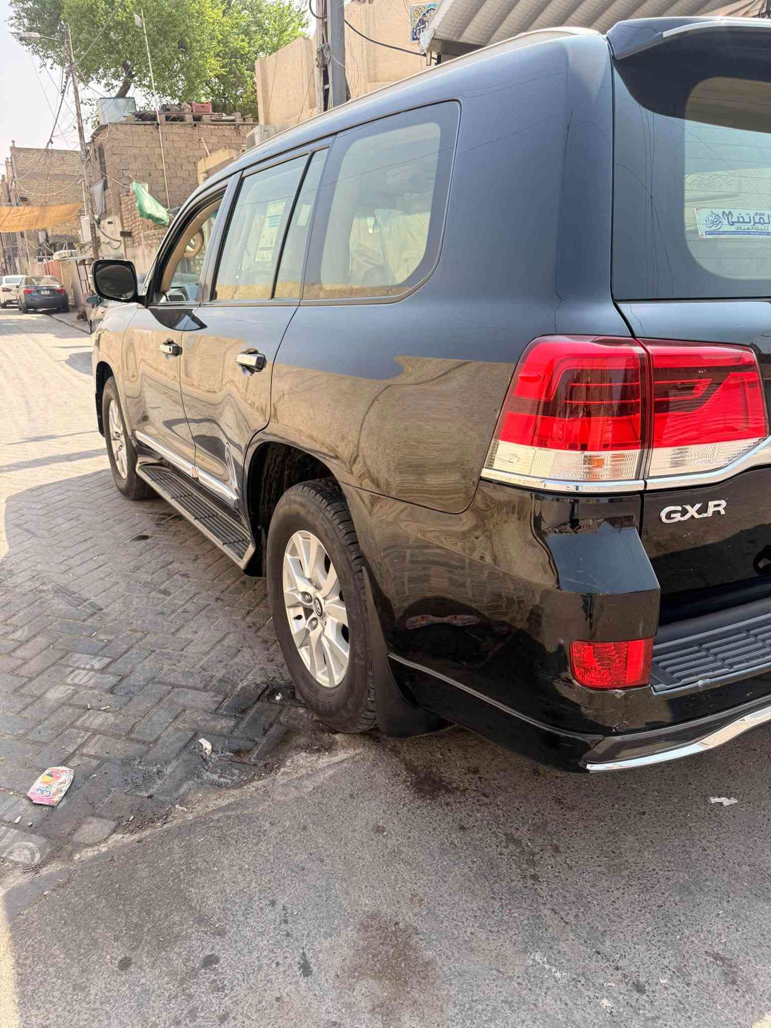 سلام عليكم
لاندكروزر 2018 بريم اصلي
فول مواصفات ماشية 87 سيارة جديدة مغلفة (PPF) رقم بغداد  مكان بغداد السعر 430 
***********
