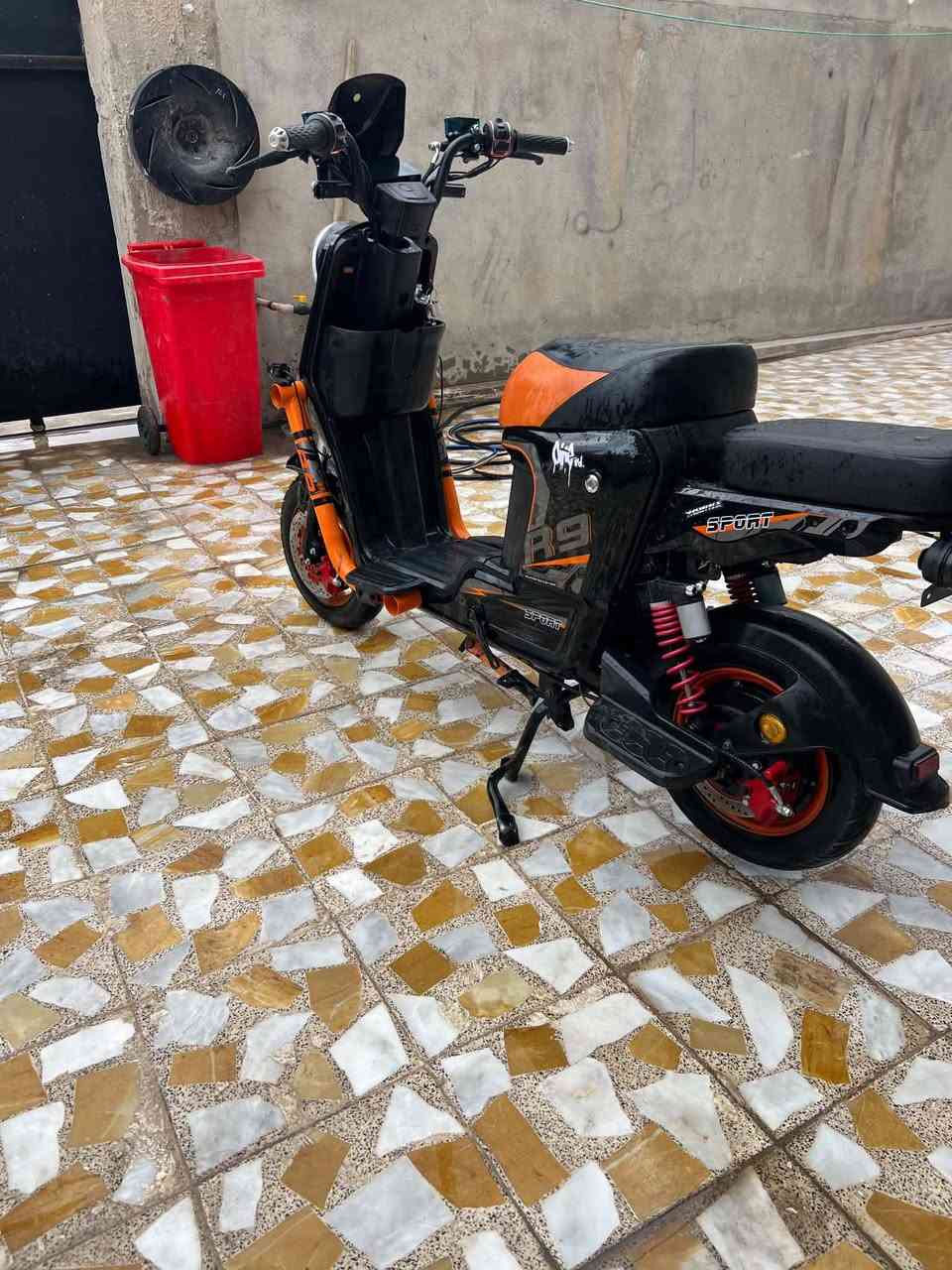 السلام عليكم ماطور أر تسعه مدرعه فول مواصفات.     5 بطارييتو  شرط الفحص   4 كبار وحده زغار  مكاني موصل مزارع زيونه يم المرور   سعرو 425 بي مجال    رقمي ***********
