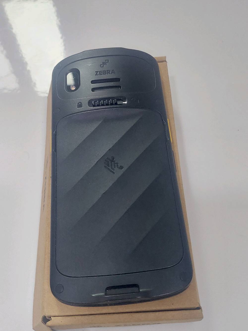 للبيع جهاز Zebra TC15BK سكانر احترافي، بحالة جيدة جداً.

• الذاكرة: 64GB
• الرام: 4GB
• مدة الاستخدام: حوالي 9 أشهر
• البطارية: أصلية
• الكارتون: أصلي ومتوفر
• الجهاز يعمل بشكل طبيعي وجميع الوظائف شغالة
• مناسب للأعمال والمخازن والمستودعات والباركود
• الصور والفيديو المرفقة توضح حالة الجهاز الحقيقية

السعر: 750,000 دينار عراقي
المجال بسيط للجادين فقط.