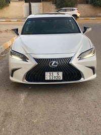 ES300 هايبرد • ٢٠٢٤ • ٢٤٠٠٠ كم