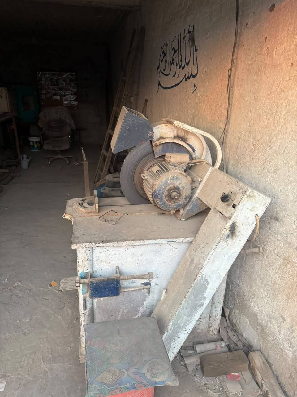 سلام عليكم محل كامل للبيع  مع مولد دويز  ابو صاروخ 5 بستم  62 كيفي    موقع بسمايه  
***********
