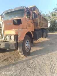 للبيع فالفو موديل 82 مكينه ان 10 سياره جاهزه خير من الله تخم تاير كهرب...