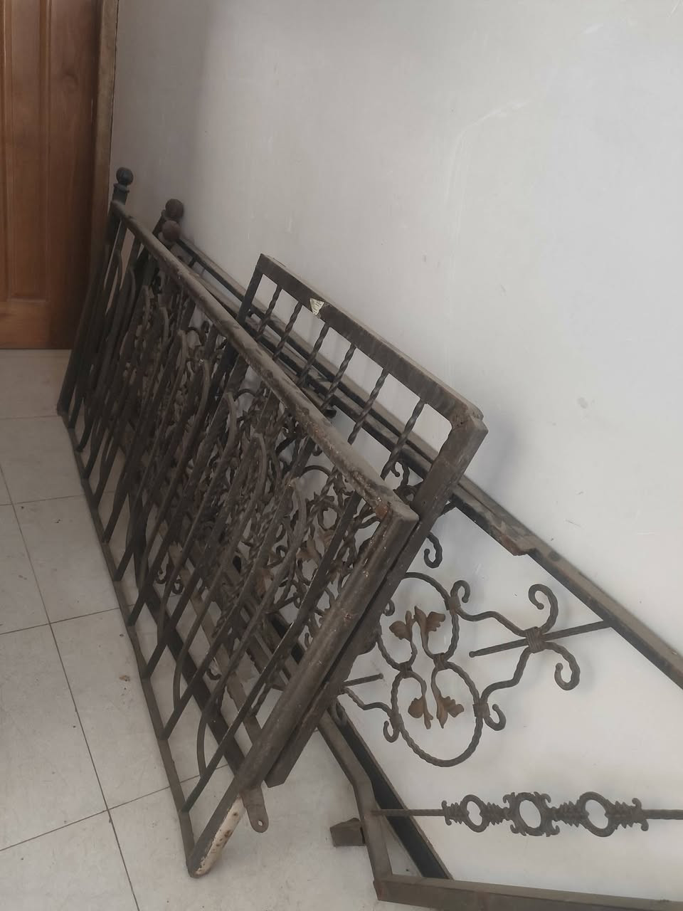 محجر درج مستخدم نضيف ارضي وطابق ثاني مع باب سعر 250 نضيف
***********
