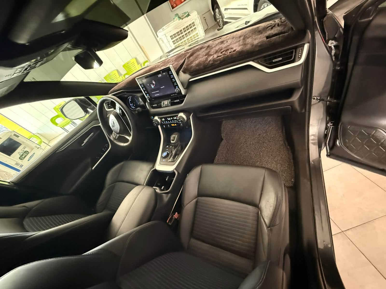 � رافور 2022 XSE هايبرد للبيع

✨ موديل 2022 – XSE Hybrid
🔹 ماشية 43 ألف كيلو 
🔹 محرك 2.5 هايبرد 4 سلندر
🔹 دفع رباعي AWD
🔹 شاشة وسطية + Apple CarPlay / Android Auto
🔹 تشغيل بصمة ودخول ذكي
🔹 كاميرا خلفية
🔹 مثبت سرعة متكيف
🔹 تحذير النقطة العمياء + تنبيه الخروج عن المسار
🔹 مقاعد SofTex
🔹 جنوط XSE رياضية 18
🔹 إضاءة LED وفوجات
🔹 باب خلفي كهربائي
🔹 سقف أسود وتصميم XSE رياضي 

🛠️ صبغ: جاملغ أمامي فقط 

📞 الاتصال فقط:***********

نص مكتوب في الصور:
- 10:02 ص
