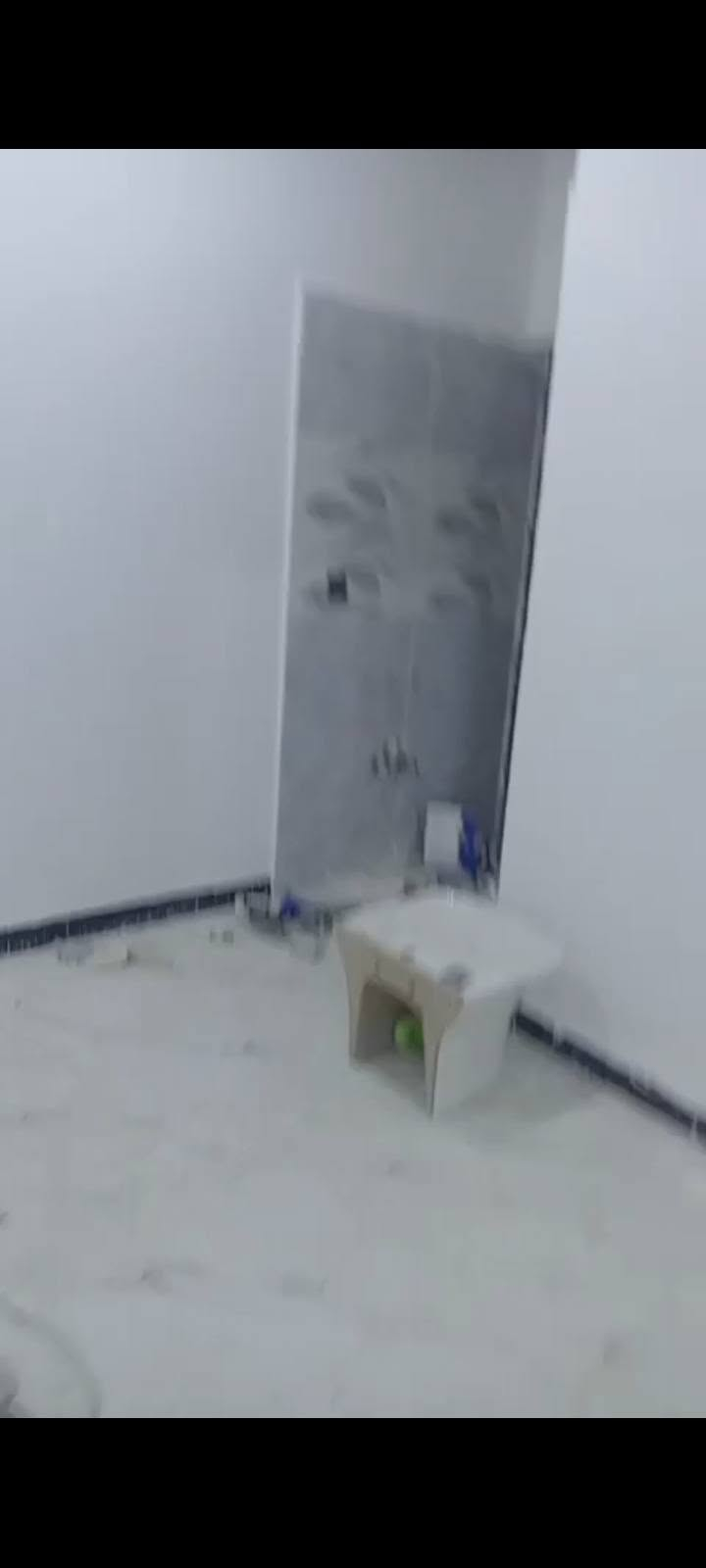 بيت حديث للايجار  محيله شارع الوسطي قرب جامع الحمزه يتكون من غرفه وصاله وستقبال ومطبخ وصحيات خارجي وداخلي سعر350قفل غير قابل للتفاوض ***********

