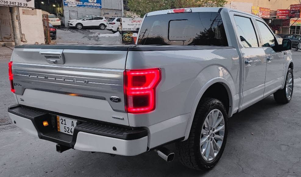 فورت. F150. قه بات قه بات مواسفات موديل 2018 LIMTEDكلين تايتل. پانؤراما. دوسه كاره با به سمه شه غال. كوشن جلدو ديزاين و ساردو گه رم. و. مه ساج و رادار 4. كاميره. ايمبي فايه ر سيستمي سه وتت  ويل. و تايه 21. بيلاد شه ريكه نيكل بيش و دواليدو زينؤن. كه پي سه ر.  بؤدي. درگاي دواوه جه گ. كاره با. سلايتي كاره با جامي دواووه.  شه غال ناو. حه يزه ران  مه كينه و گيربه شه رت.  3.5 ي.  تؤربؤ  V6 پستون ده بل اكسل  86 هه زار.  رؤشتووه  رادارؤخه تي جاده و اؤتؤستؤپ. سلاجه سه ياره كه.  زورلؤ كه سعر (350$)
ناونيشان سليماني 
ز.م *********** السليمانية, العراق

نص مكتوب في الصور:
- ***********