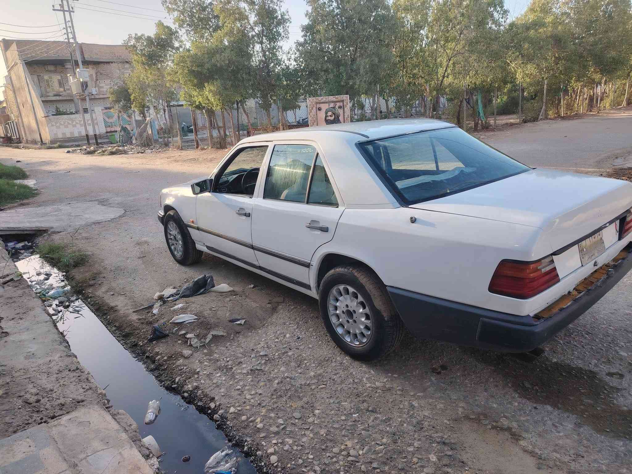 مارسدس دب موديل ٨٨ واسط
السعر ٣٢ وبيه مجال الشراي حك الجيه 
مكينه ٢٥٠ بطه
كير مكينه كفاله شرط وين ميعجبك اترايك
حداديه اتخبل ناعمه
تخم تاير لايت زنون
قاعده وحده مصلحه فقط
غرفته يرادله ترتيب
مكان ذي قار الرفاعي ***********
