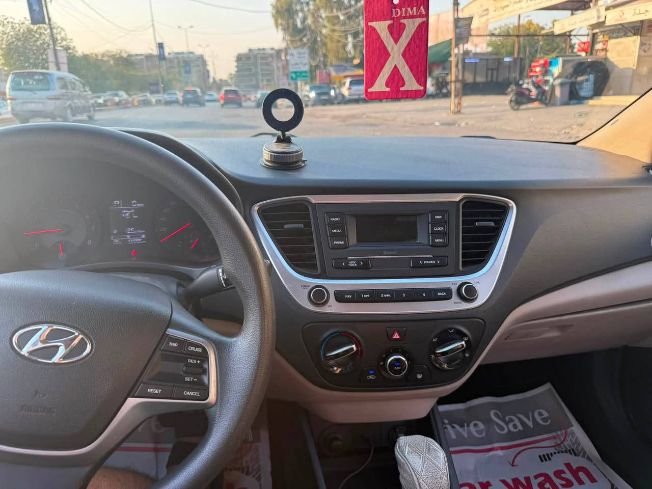 اكسنت خليجي لون ابيض  مكفولة
موديل ٢٢ مواصفات عادية 
رقم اربيل 
كشنات مخمل لونين بيجي اسود 
شاشة صغيرة 
حساسات خلفية 
سويج مو بصمة 
ماشية ٥٨ كيلو 
السعر ١٣٠ 
للاستفسار والتواصل : ***********
