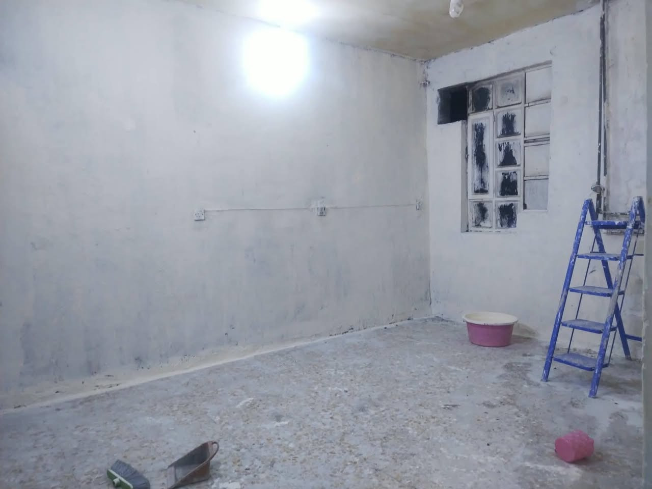 سلام عليكم بيت للايجار الشعب خلف مستشفى زهراء مساحته 175 طابق ثاني معزول تمامن ستفسار على رقم ***********

