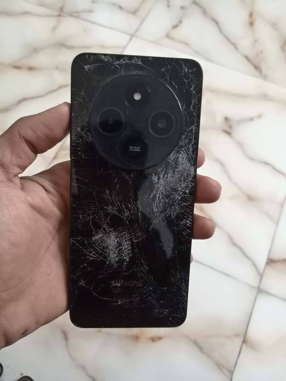 السلام عليكم جهاز ريدمي c14ذاكرة 128 بوبجي 60فريم بطارية 5000جهاز مكفول نضيف فقط ضهرة مكسور يدعم الشحن السريع السعر 90 وبي مجال رقمي ***********

