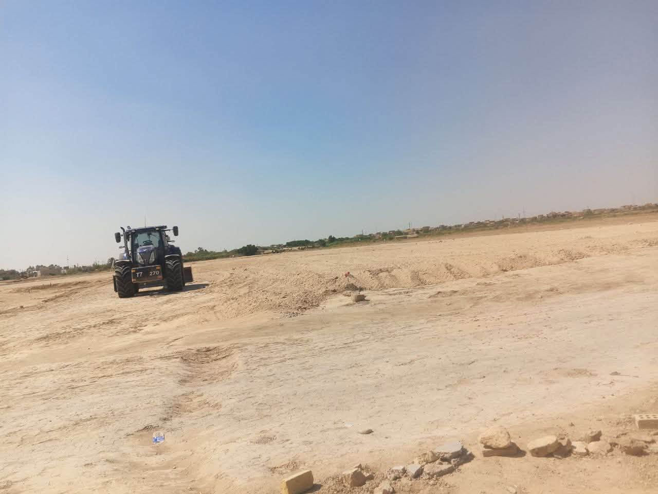 🏗️ مكتب النفق للمقاولات الهندسية

جزء من أعمالنا في أحد المشاريع الإنشائية

🔹 أعمال فرش مادة السبيس:

1️⃣ البدء بأعمال فرش مادة السبيس، استعدادًا للمراحل اللاحقة التي تشمل الرش والحدل والفحص المختبري.

2️⃣ التأكيد على الالتزام بالتسلسل الفني الصحيح للأعمال، بما يضمن جودة التنفيذ ومطابقته للمواصفات الفنية.

3️⃣ متابعة دقة فرش مادة السبيس والتأكد من تحقيق السماكات المطلوبة وفق المخططات والمواصفات المعتمدة.

4️⃣ إجراء قياسات دورية للسماكات المنفذة، للتأكد من مطابقتها للسمك المحدد وتفادي أي تفاوت أثناء التنفيذ.

5️⃣ متابعة مناسيب الفرش والتأكد من انتظام الطبقة قبل البدء بأعمال الرش والحدل.

6️⃣ الاستعداد المسبق لجدولة أعمال الرش والحدل بعد الانتهاء من أعمال الفرش والتأكد من جاهزية الطبقة.

🔹 جودة في التنفيذ • دقة في المتابعة • التزام بالمواصفات

📞 للاستفسار والتواصل:
***********
