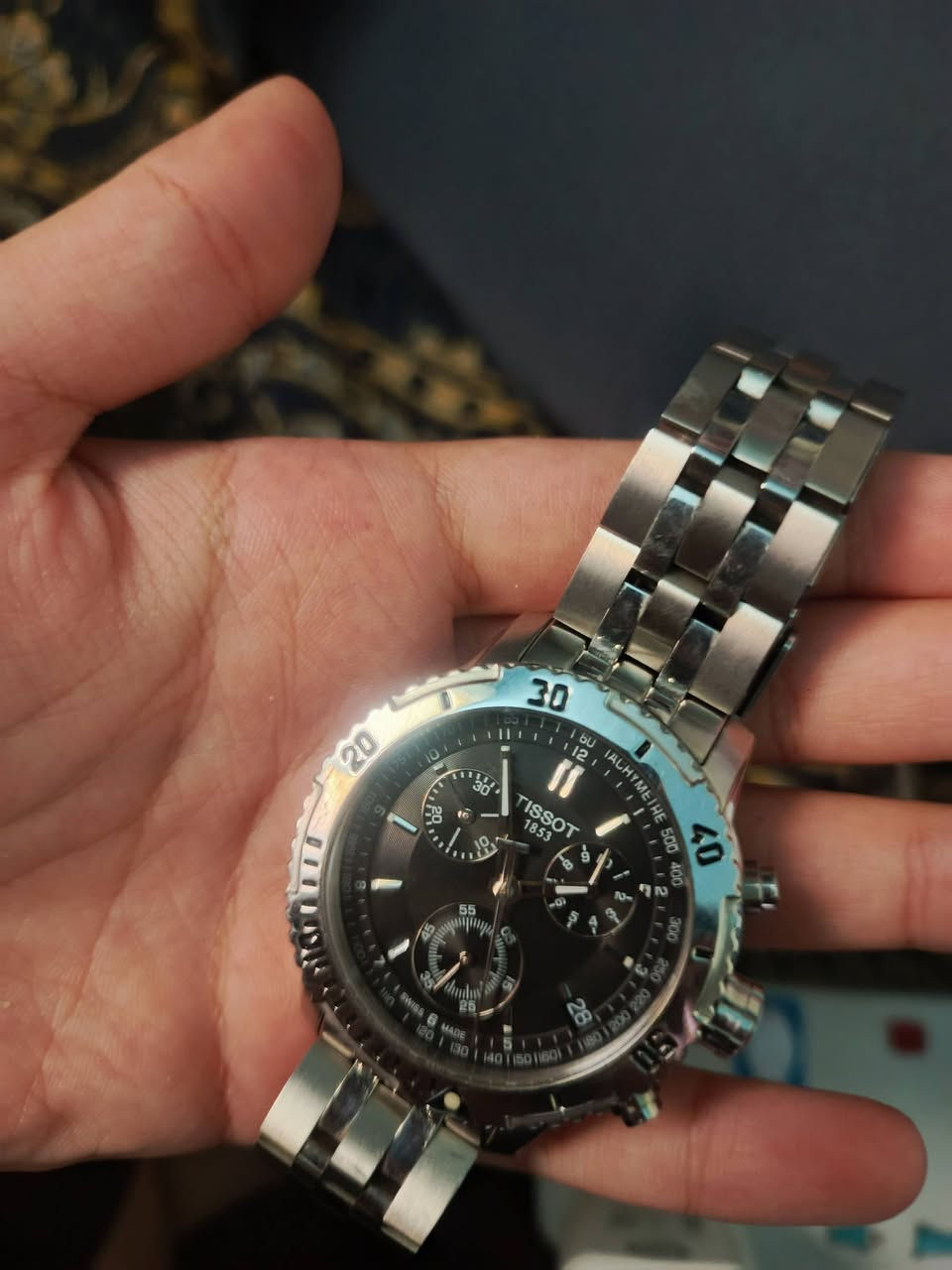 ساعه TlSSOT1853اصليه نضافه 100% زجاج ضد الخدوش صناعه سويسرا لتواصل ***********
