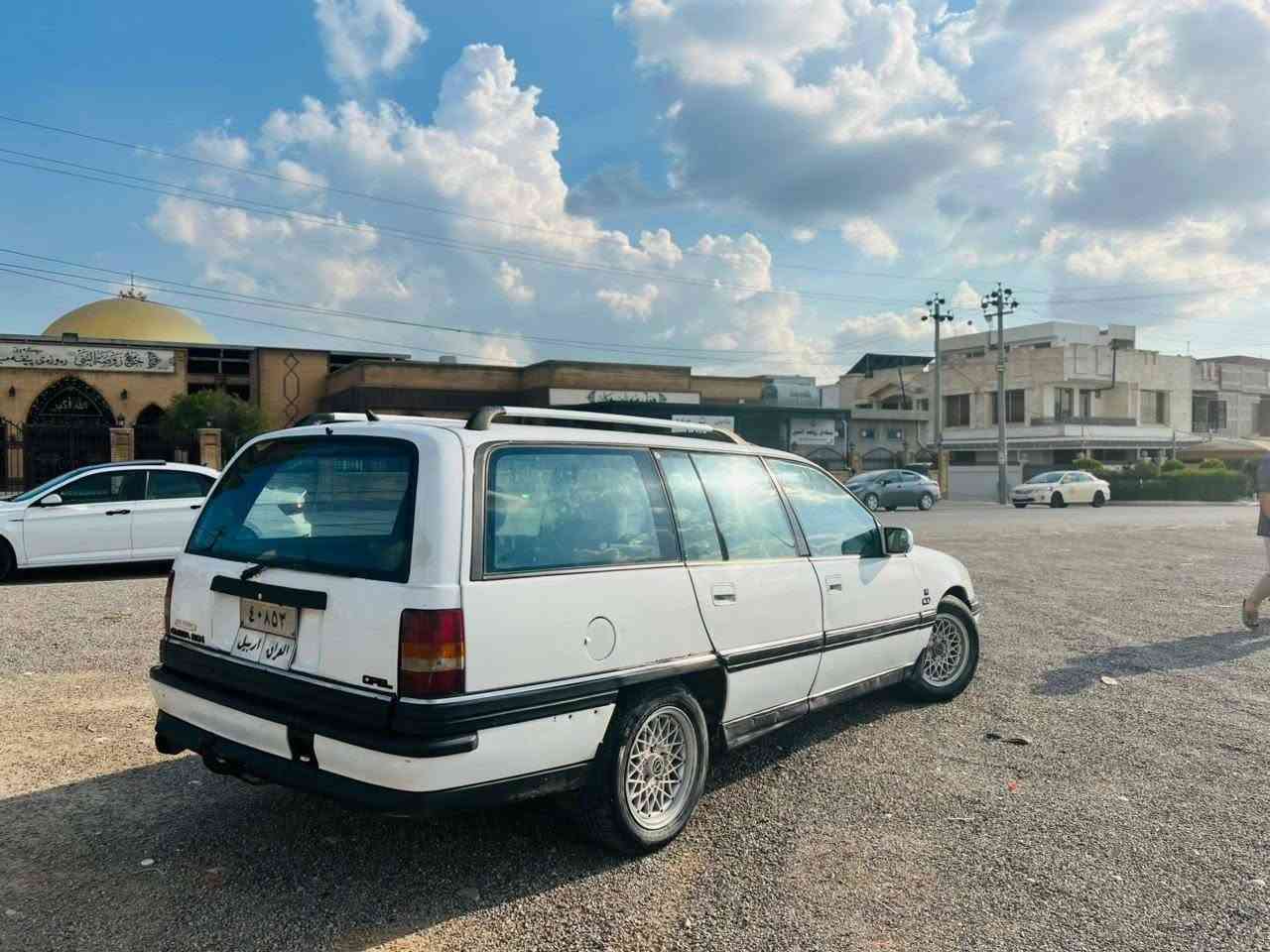 سه ره تا به ناوي خوداي گه وره 
ئؤميگا بؤ فرؤشتن مه كينه 20 بيلادي سلايت مؤديل 1992 گيرعادي گيرو مه كينه به شه رت 

زؤر  جوانوو پاك ماوه ته وه به شه رتي براوه وه رگه ران به ناوكردن ته حويل به شه رت چوارتاييه خاويني

 له ژ يره  ليدراني نيه تكاييه مشته ري بيزارمان مه كه له هه وليرم

 سعري 39  وه ره قه و معامه له يه كي كه م  4 وه ره قه غه رامه ي له
 سه ره دواي معامه له ده يگه رنمه وه  
 *********** أربيل, العراق
