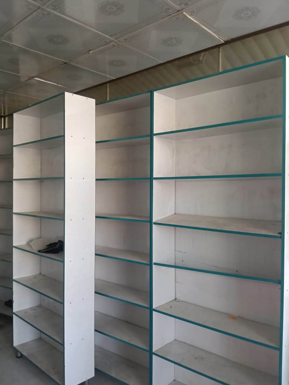 عارضات • رفوف • متوفر