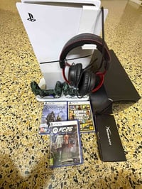 Ps5 slim 1Tb كل اللي بلصوره +حساب بي بيس٢٦ وباتل فييلد وفورتنايت  واتس...
