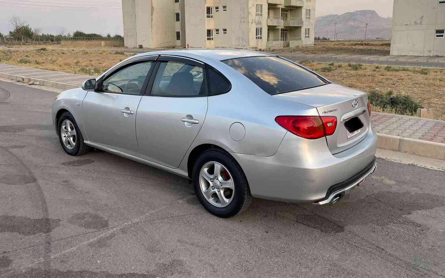 ***********  
هوندا ئاڤانتي  براووةموديل٢٠٠٧
مةكينه بجوكي دشكن بةرز 
كودي بوكراووة
توندو تول 
بي مةسروف
سةقفي بواغي نيه شةپولي نيه
كةڤةريكي گوراووة
*********** بشدار, السليمانية
