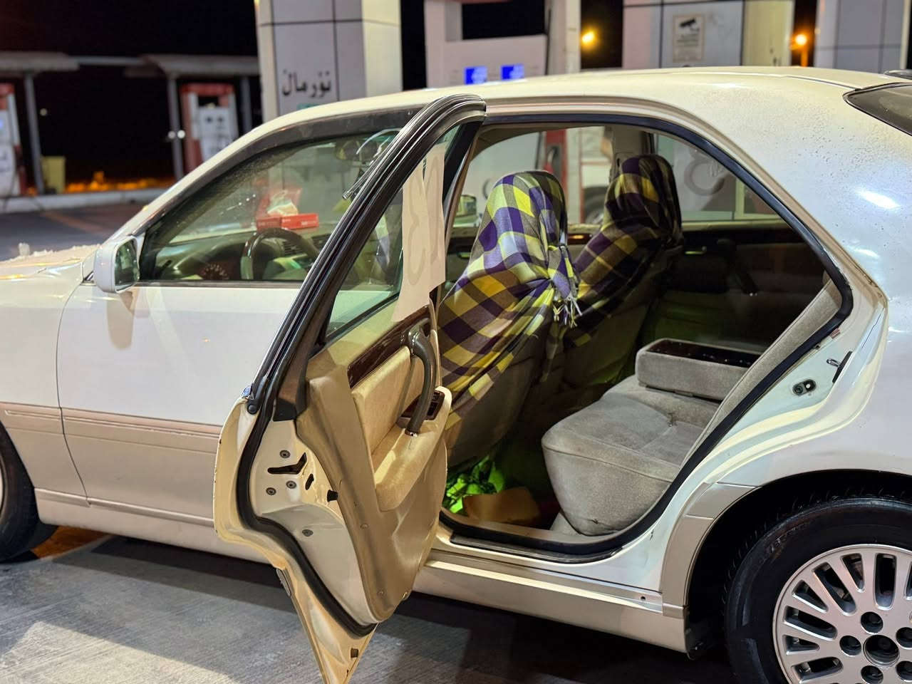 مەلیکە بڕاوە ٢٠٠٣
کؤدی بؤ کراوە بە شەرت
دیفۆڕی ١٧٥ مەکینە گەورە 
٣ دوگمەی دوا کڕیستاڵ پەردە 
سەیەرەکە کامل مەسرەف کراوە 
بریکی بەسراوە بؤی
تەبریدی لەسەر سویچ لەمس مکەبەرەی مەزبوتە 
تەقەو ڕەقەی بەشەرت 
دەعم و لێدراو کەڤەر و سەقف بەشەرت 
سعری ٣٦ گەڵاو کەمێک مەجال 
ژم/***********
