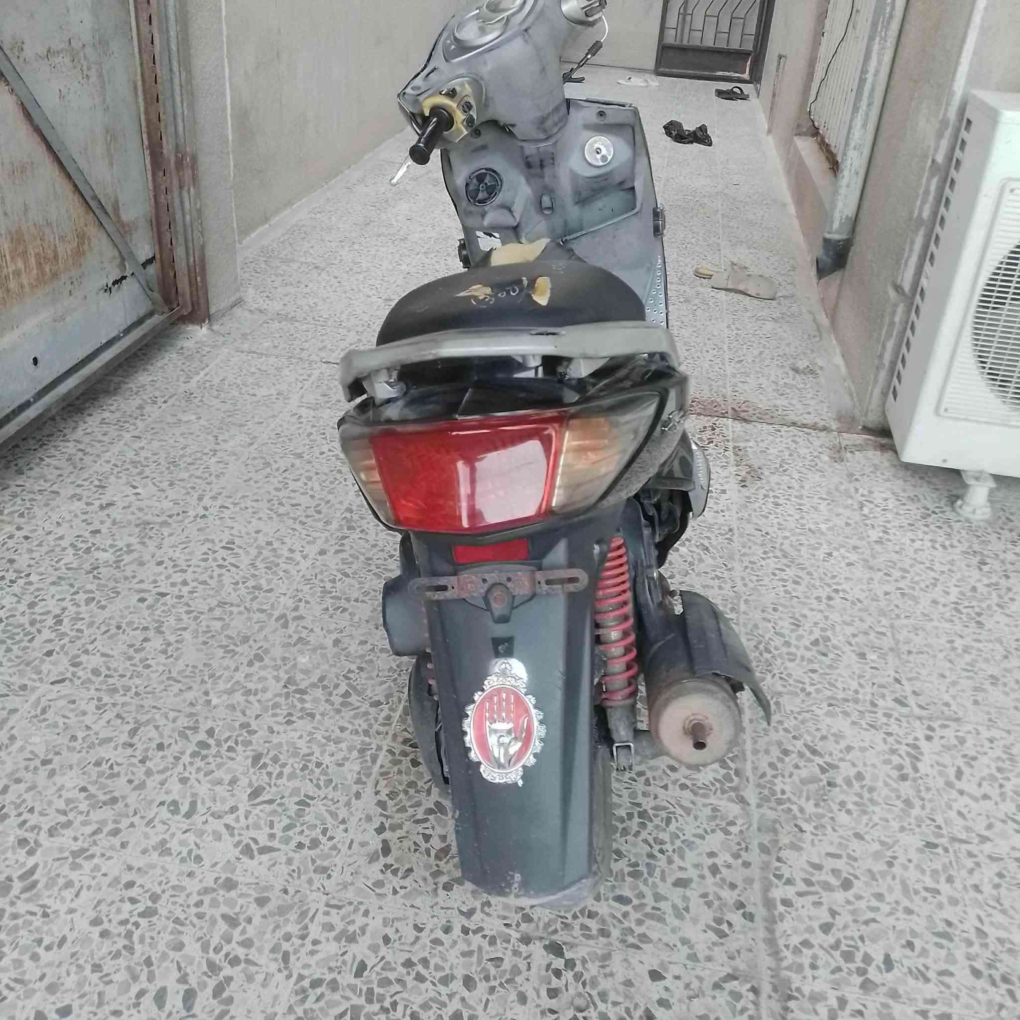 سلام عليكم سكنس للبيع  مكينه نضيفه طافيه هابط الباتري نوزل تجي تجيب باتري وينك تشتغل البارحه عندي هبط فقط باتري كفرات شخوط خفيفه السعر مناسب جدا  ارجع واكرر فقط باتري هابط العنوان بغداد الجديده رقم. التواصل ***********
