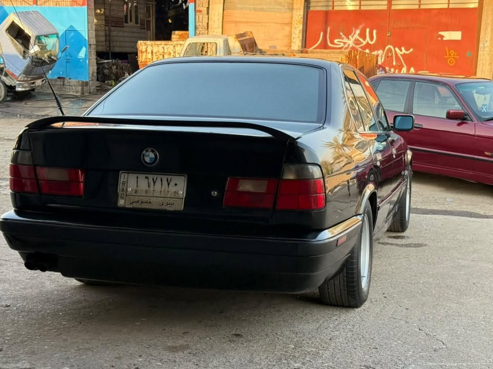 سلام عليكم
BMW525 مسكر فول مواصفات 

(بيع فقط)

موديل 95 اصل
سياره حيل حلوه احلى من الصور 
كير ومحرك شرط 
تبريد قطعتين ثلج 
طخم تاير نضيف 
صدر امامي خلفي فوك النص عمر 
وايرمنيه كلها شغاله 
ضفاير نضيفه ما مجطله 
لايت زينون
مصبوغه جماليه فقط
باقي التفاصل موضحه بل صور 
مكان السياره موصل 
السعر 72
اخي اذا ما تعجبك اعبر المنشور كلمن بل يصرفله 
***********
***********

