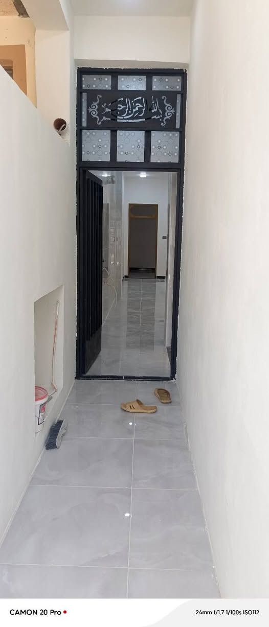 السلام عليكم، دار ١٠٠ متر للبيع طابق واحد بناء حديث كونكريت مسلح درجة أولى يحتوي على غرفة نوم وصالة ومطبخ وصحيات داخلية وخارجية وأستقبال خدمات كاملة ماء وكهرباء ومجاري شارع عرض ١٠ متر العنوان النجف الأشرف حي ميسان قطاع ٧٧ بالشريط قرب تقاطع شارع الجامع وخلف شارع الشريط الرئيسي السعر ١٣٠ مليون قابل للتفاوض للأستفسار أكثر الأتصال على الرقم *********** حمزة الجبوري للعقار

نص مكتوب في الصور:
- CAMON 20 Pro • 24mm f/1.7 1/1126s ISO52
- CAMON 20 Pro • 24mm f/1.7 1/1462s ISO51
- CAMON 20 Pro 24mm f/1.7 1/258s ISO50
- CAMON 20 Pro • 24mm f/1.7 1/100s ISO83
- CAMON 20 Pro • 24mm f/1.7 1/100s ISO112
- CAMON 20 Pro •
- 24mm f/1.7 1/370s ISO50
- CAMON 20 Pro • 24mm f/1.7 1/100s ISO151
- 24mm f/1.7 1/170s ISO50
- CAMON 20 Pro • 24mm f/1.7 1/292s ISO50