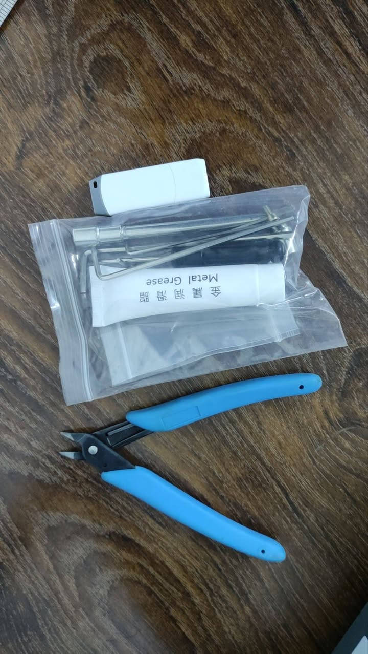طابعة ender 3v3 نضيفه بحالة ممتازة جداً 
شكلها مثل ما بالصورة كامله وجاهزة للاستخدام وكل غراضها موجودة وسرعتها خيالية 
ووياهة كل هذا الفلمنت بسعر 475
***********
