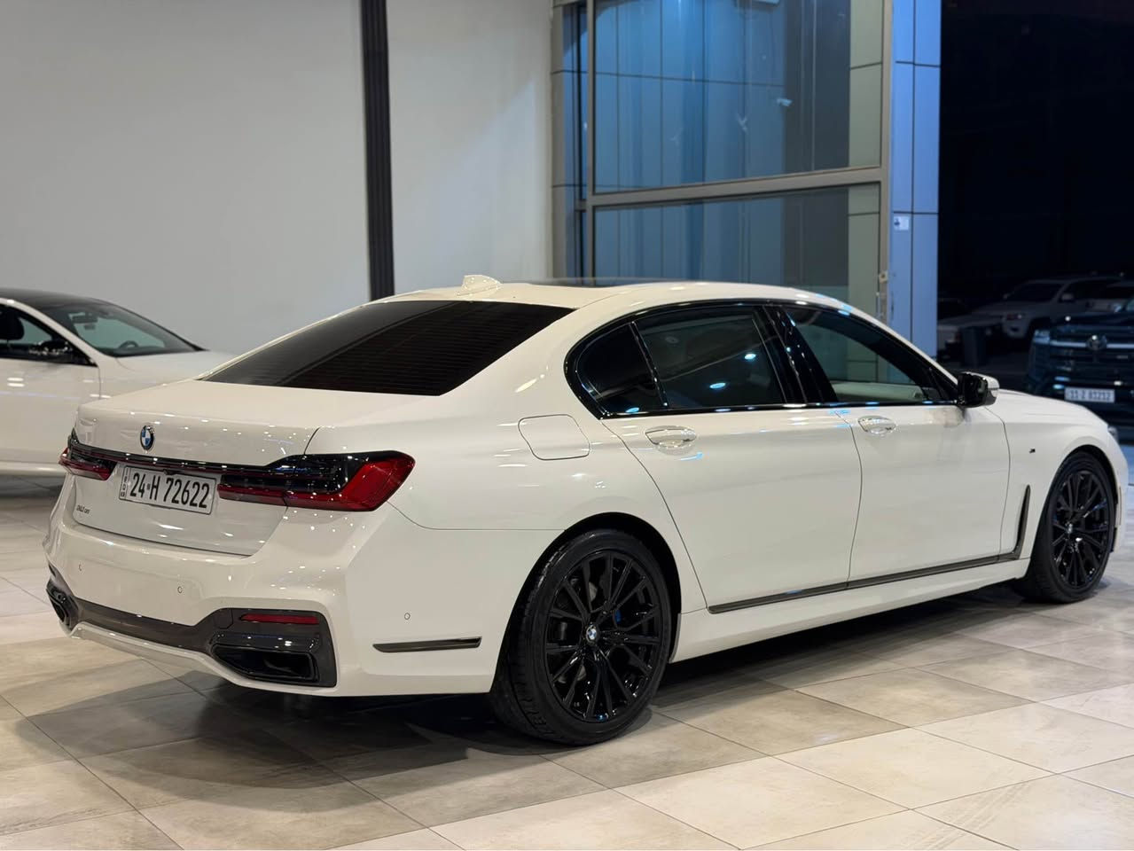 BMW 740M LI
2022 individual فول فول 
لايتات زينون ليد متحرك 
حساس امامي خلفي جانبي 
رادار امامي جانبي 
بانوراما
 سقف روزرايز  
سقف شاموا 
داخل احمر بيلاد اندفيجول 
كشنات تبريد تدفئة 
تشغيل عن بعد 
بردات جانبي خلفي
هيكل بيلاد M 
باب طويل 
ابواب و صندوق شفط 
سيارة غنية عن تعريف يعني فول فول 
سيارة ٢ قطعة جانبي صبغ بدون ارباك 
خلف و بجم كبس 
مكان سيارة اربيل 
٣٦٥$
*********** وتس اب
*********** أربيل, العراق
