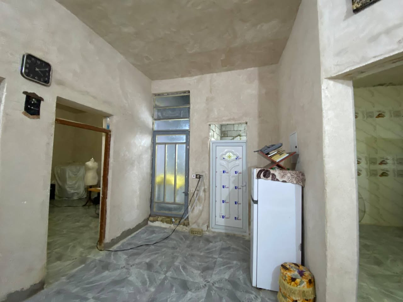 سلام عليكم دار سكن زراعي  للبيع  بمساحة ١٦٠متر 🏡
يتكون من غرفتين نوم مع صاله مع مطبخ (واستقبال قيد الإنشاء )
يقع في حي الكرار قرب ساحة الشعائر الحسينية 
البناء كما موضح في الصور
للاستفسار والتفاصيل
*********** 
***********
