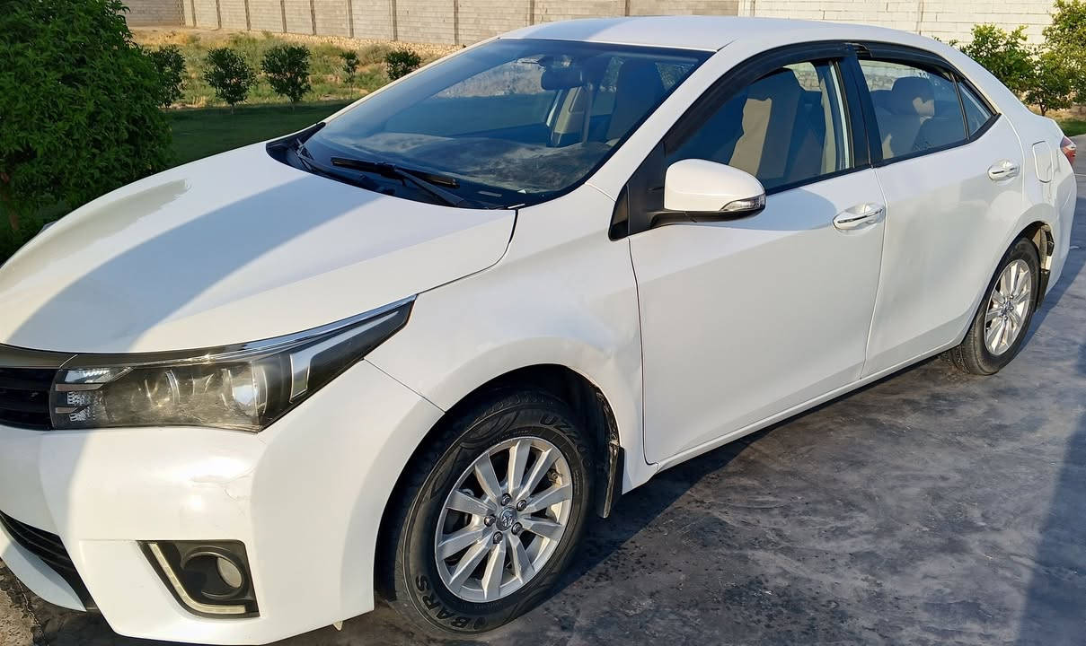 كورلا 2015 خليجي رقم بغداد مكينه 1600 بأسمي تحويل ايمته ما تريد . السياره بيها ملاحضات 
السعر 115
