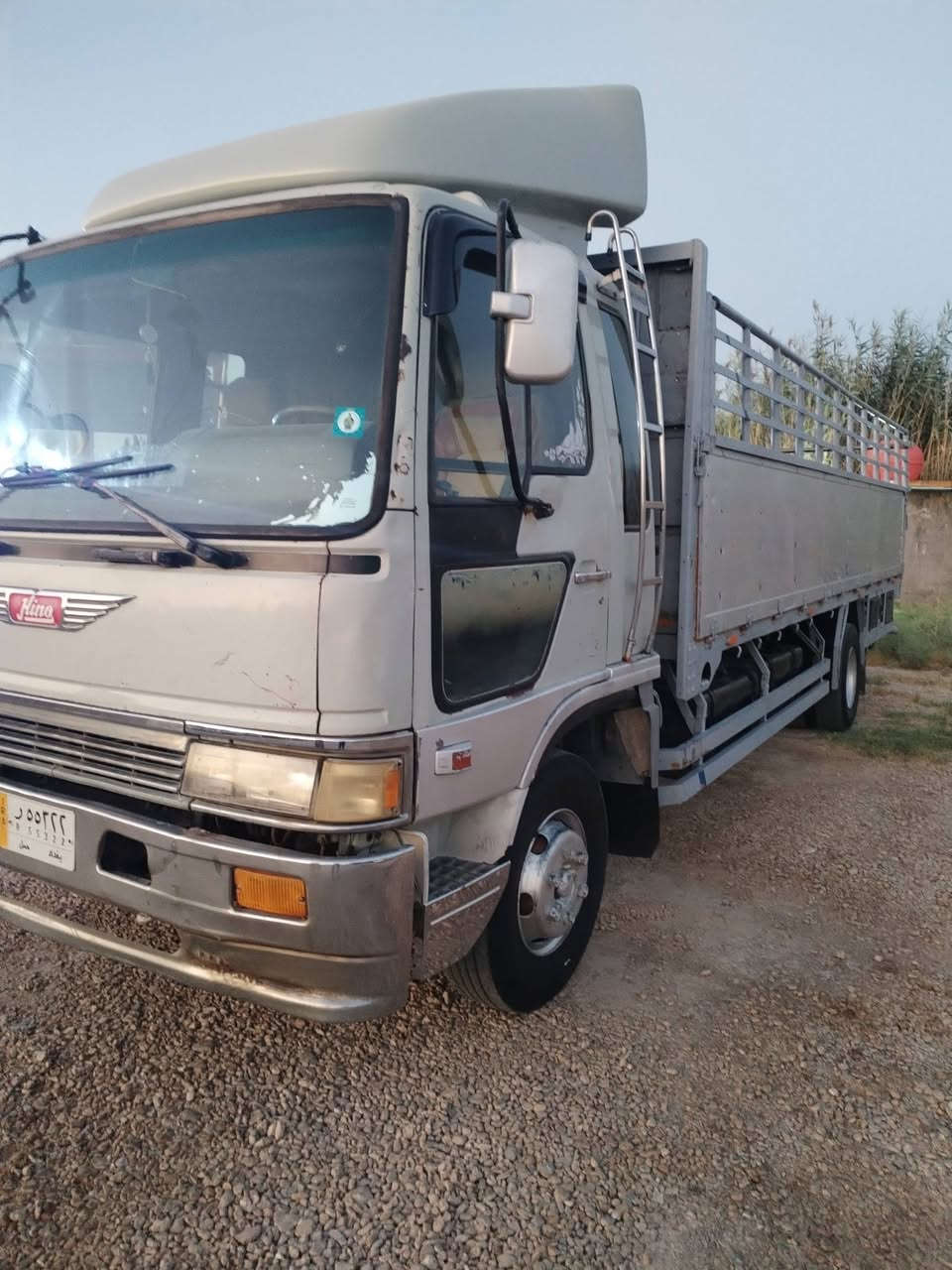 هينو طيره للبيع طول سته وربع مطوله مكينه ٧٠ عادي لاصرف ولا بخار رقم بغداد موديل 93 تخم تاير سياره مكفوله كبل للعمل مكلف بل نشر الخاص مغلق هذا الرقم انتصل ***********
