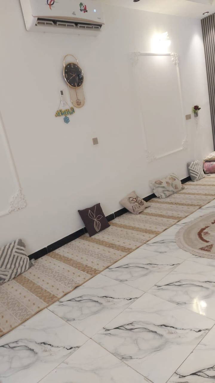 🏠 للبيع بيت في منطقة البو جاسم – شارع الوكفة

📍 الموقع: نهاية شارع الوكفة، بل  الشارع العريض.📐 المساحة: 180 متر .🏡 يتكون البيت من:
غرفة
صالة
براني
مطبخ
منور
📌 موقع جيد ومساحة مناسبة، والبيت قابل للسكن.
للاستفسار والتفاصيل والتواصل ***********
