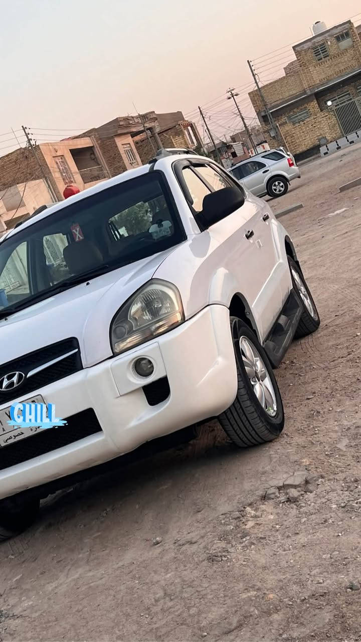 توسان  ٩ خليجي الشركه العامه 
سياره كفاله وجاهزه علا اخر حبايه 
صدر حداديه كير محرك    دخل خارج سياره كفاله وعلا الضمان وعلا ايدي 
تبريد ثلج 
صدر حداديه تخم تايرات كله جديد 
  مكفوله من الصبغ والمعجون الكص العيب الشرعي 
فقط بارد  باب الصندوك كد جف صبغ فقط 
 سفريات دوشمه داخل عسلي 
ربعه دسك حساس جرس 
 مكينه كير علا الضمان. ماشه ١٥٠ فقط 
جاهزه
رقم بصره مشروع وطني شرط لتحويل  
العنوان ميسان ام غربه 
السعر خاص او تنصل *********** الشراي فقط الجناي
