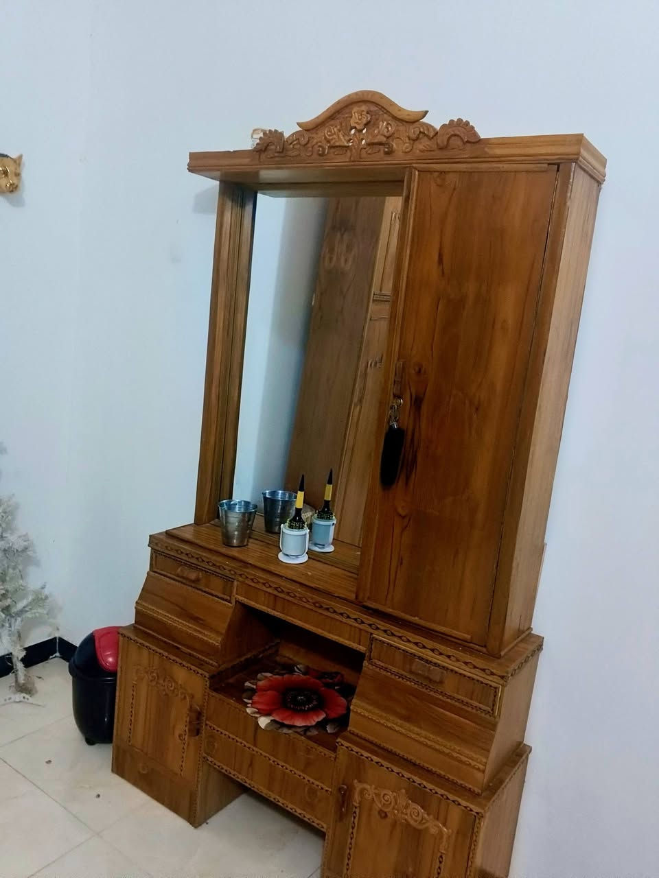 غرفه للبيع جديده  ستعمال قليل سعر 850وبيهة مجال نتصل عله رقم ***********
