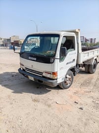كنتر نيسان • قلاب • ٢٠٠٠