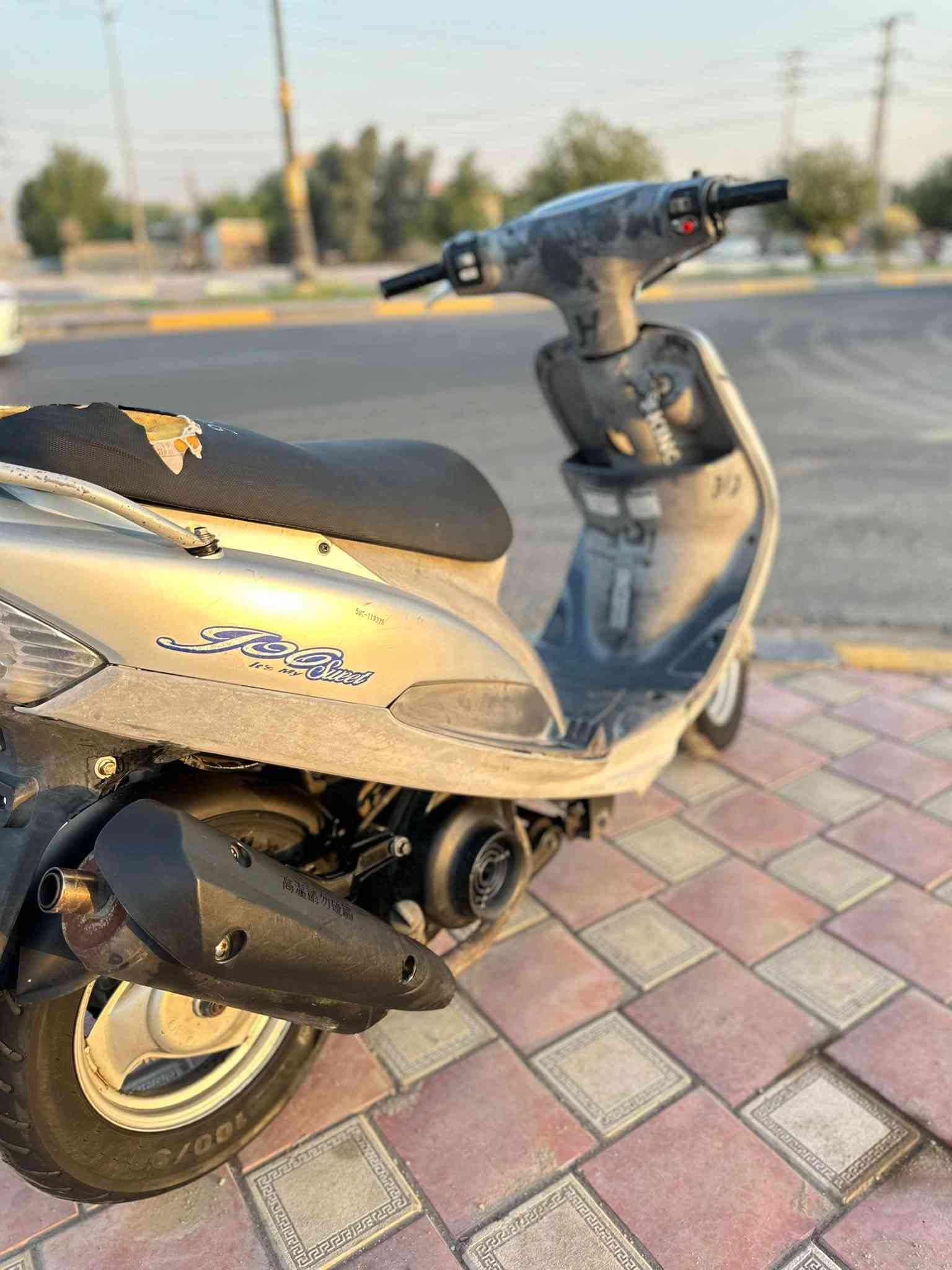 سلام عليكم دراجه ماكس منغولي للبيع موديل 2003
الدراجه جديده ومكينتها ناشفه وبلاديه 

والدراجه ما مفتوحه ناقصها شغلات بسيطه وجديده بعدها دراجه نضيفه و شلعه ومعدل الدراجه بلاديه من ناحية الكفرات الدراجه بكلشي 

الدراجه بيه تزويد فقط صالنصه اف ام (FM(  السعر 550 وبيه مجال للطيبيين

مكاني كربلاء حي الصمود

رقم فقط اتصال ***********

