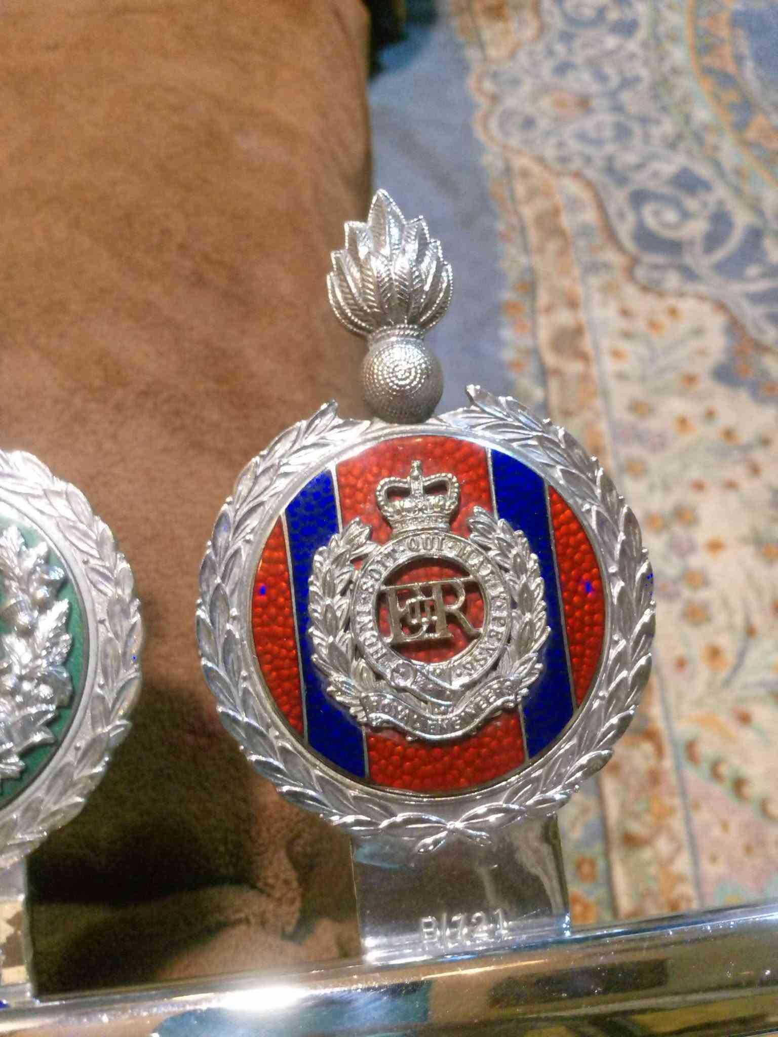 بوري  وباجات اصلي اسلايت  مع براغيه فحص
الباجات كلهن اصلي اصلي فحص  ومختلفات  عددهن 5
ابيع. كامل.  او مفرد 
للاستفسار ***********
