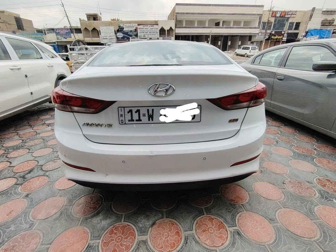 النترا افانتي  2017 خليجي...
فول موصفات...
بصمه..
فتحة سلايد..
تبريد بيانو... 
مري شفط..
اشاير مري..
كشنات جلد..
تدفئه كشنات..
تدفئه ستيرن... دركه...
مود درايف... 3 وضعيات..
حساس خلفي بلادي..
محرك 1600... GDI... اي ادوانز ماكو بشرط بانزين عادي...
السياره بدون حادث بيه صبغ باب خلفيه اثر شخط صبتغته..
باقي السياره كفاله البجم كبس شركه تبريد تدفئه كله شركه...
باسمي ورقم دولي جديد بغداد... تحويل ثاني يوم...
تخم تاير جديد جواها... وجاهزه مبيه اي نقص...
السعر ب ..130... بيه شي بسيط للطيبين.
ترايه مال جديد...
مكاني بغداد الكرخ حي جهاد...
هذه رقمي.. ***********..
بدون كسران يرحم والديكم سياره جديده الله يشهد وافحص سونر وين ميعجبك... 
الي يشوفه غاليه ان شاء الله يكله احسن منها...
