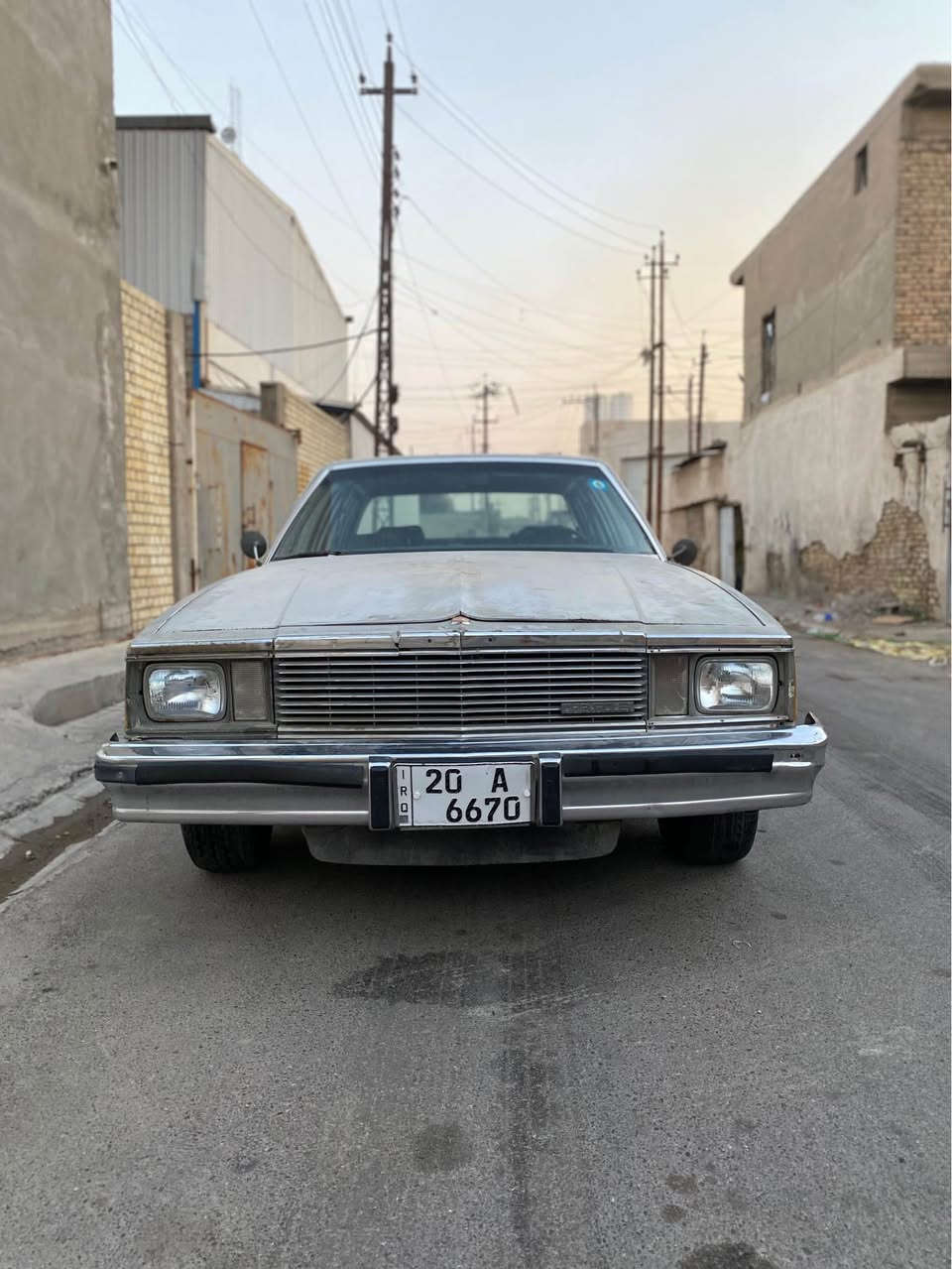 ماليبو موديل 1981 سياره كهربياتها  دواخلها نضيفه وابلاديه كامله مكينه جديده شادلها مال حاويه كير اوتماتيك تعليك نكره سلف وكامله تحويل ثاني يوم باسمي السياره هزه جديده يعني كبل عقد وتحويل رقمها  ديالى شبه مميز 
السعر ٣٨ وبيها مجال قليل مكاني بغداد بوب الشام 
*********** بغداد, العراق
