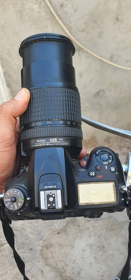 سلام عليكم كامره نيكون 7200 واي فاي بلوتوث  كامل ملحقات لاصليه عدسه 18 140 شاحنه بطاريه حزام كتف جنطه مقسمه جيلاتين اصفر يوجد توصيل جميع محافظات العراق وتساب ***********
