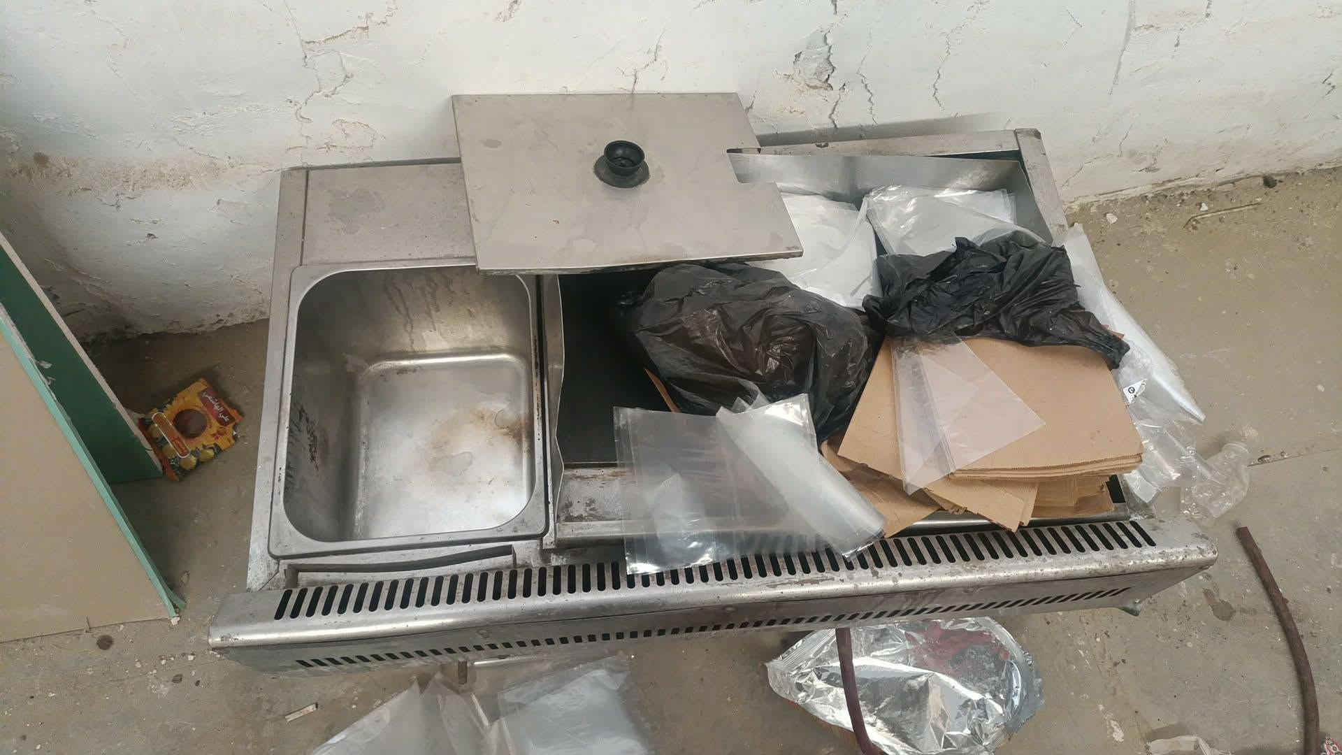 غراض مطعم كامله البيع كلمن وسعره وإذا شلع اتساهل وي المشتري ***********
