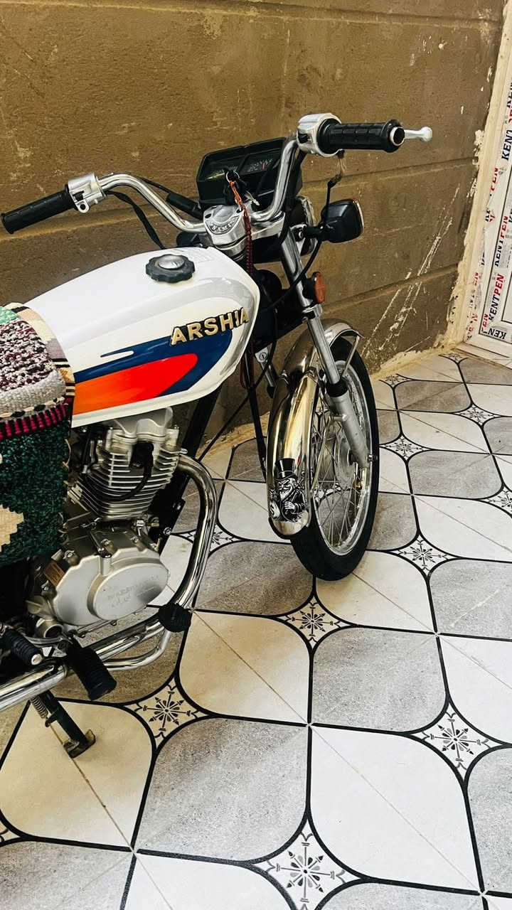 السلام عليكم دراجه 🏍اربعه كير للبيع لون ابيض دراجه مكفوله كفاله عامه دراجه شلعه ومعدل خير من دراجه موديل 2026اوراق سكنر 🩸. سعره 750وبيه مجال بسيطط كلش.📌  العنوان كربلاء قنطرت السلام 📌ما متواجد خاص..📌فقط اتصال. 🌠***********🙌🏼🩶
