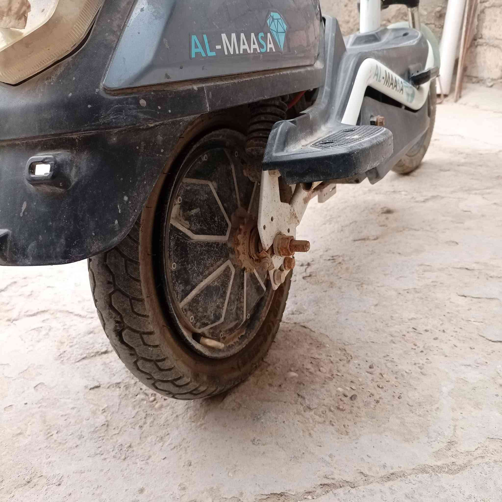 موطور شغال • بدون بطاريات • تاير ورا چوب