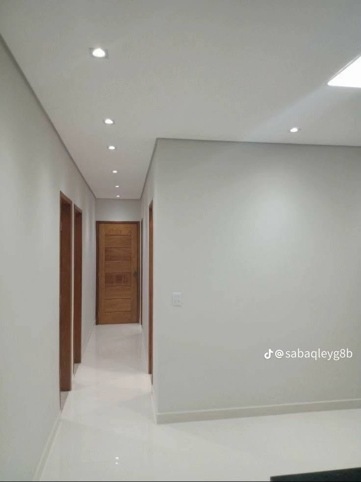 سلام عليكم
نشتغل صبغ داخلي وخارجي سعر كل مناطق كركوك اشتغل ***********

نص مكتوب في الصور:
- @abdodecor95
- @sabaqleyg8b