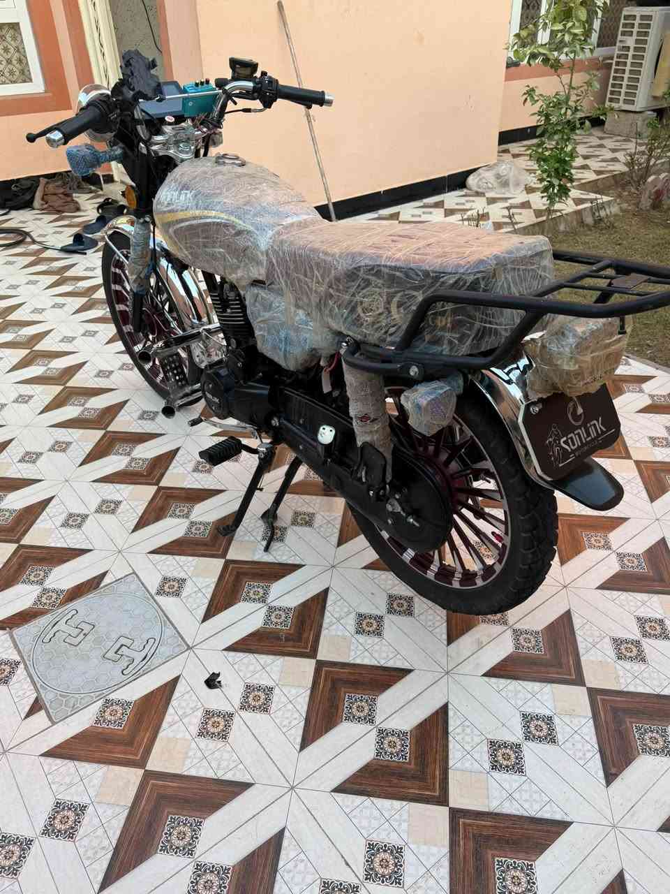 دراجة سيفان للبيع محرك 200Cc موديل 2025 نازلة من المعرض 2026صار ٣اشهر نازلة مايحتاج اسولف وحجي هية تحجي من أكلك كفالة  معنا الكلمة لون موروني دم الغزال السعر 850 بيعة مجال مكاني ديالئ بعقوبة حي المعلمين التصال ***********
