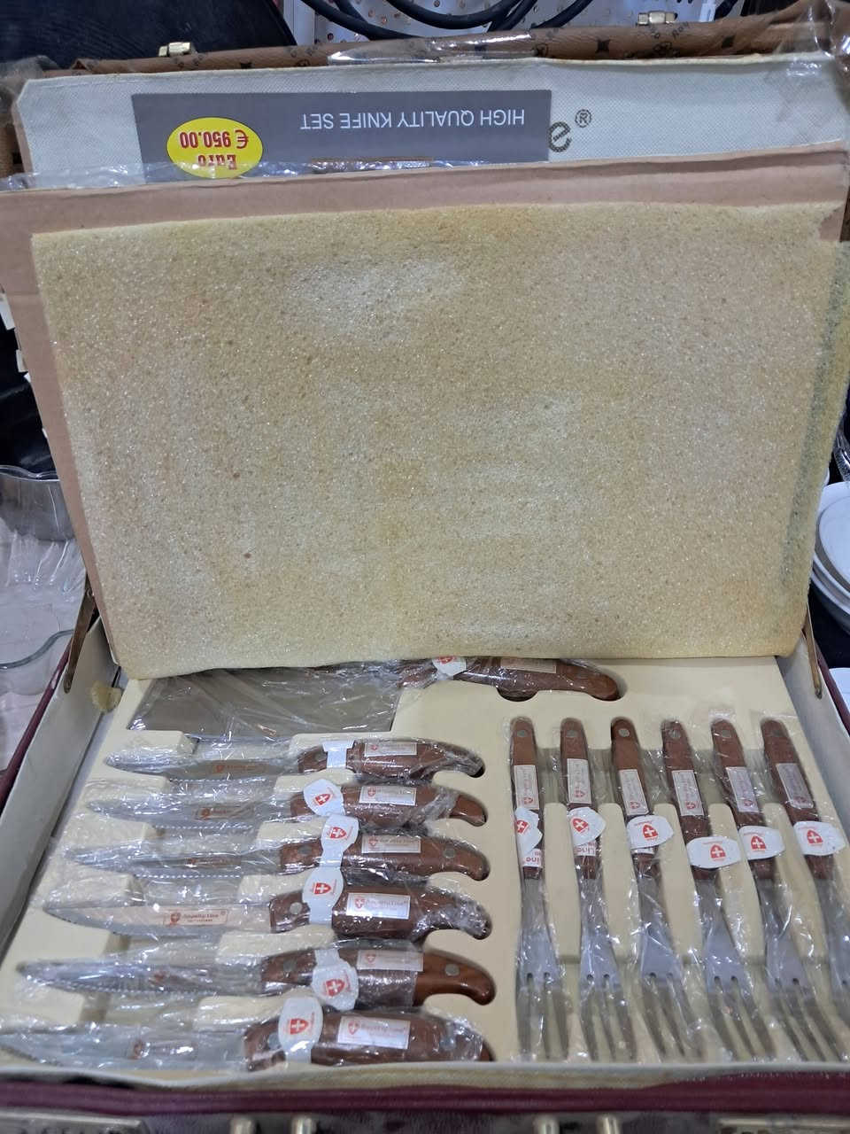 طقم سكاكين وشوك فخم استيل اصلي مقابض خشب طقم متكامل جديد غير مستخدم مكان اربيل هفالان ***********
***********
