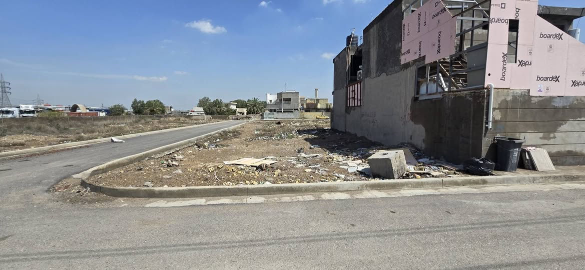 قطعة ارض للبيع مساحتها 231  ركن سند 25  بغداد جرف النداف منطقة حي فاروق  قريبه ع السريع  كامل الخدمات موقع حلو ومنطقة هادئه *********** رقم صاحب القطعة
