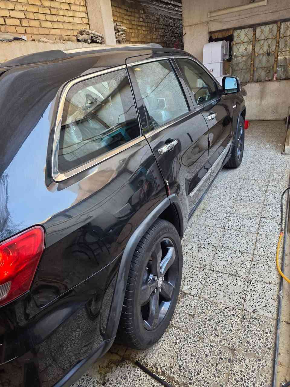 جيب شيروكي هيمي ٢٠١٢ اوفر لاند محرك 5700  وگير جيدجدا صدر أمامي خلفي وتخم تاير وغرفته نظيفة جدا دوشمه كشنات وكاعيه جديده جنطه كهرباء رادار دمام بلادي كامره خلفيه بلادي بانوراما ويل كب رياضي حجم 20 تبريد قطعتين ثلج بصمه تشغيل وبصمه باب تشغيل  وفتح الجنطه عن بعد التبديل والصبغ مثل ماموضح بسونار السعر 130ورقه رقم بغداد انكليزي بأسمي العنوان بغداد الكرخ الاتصال على الرقم *********** بلازَحمه زحمه لم ارد على الفيس
