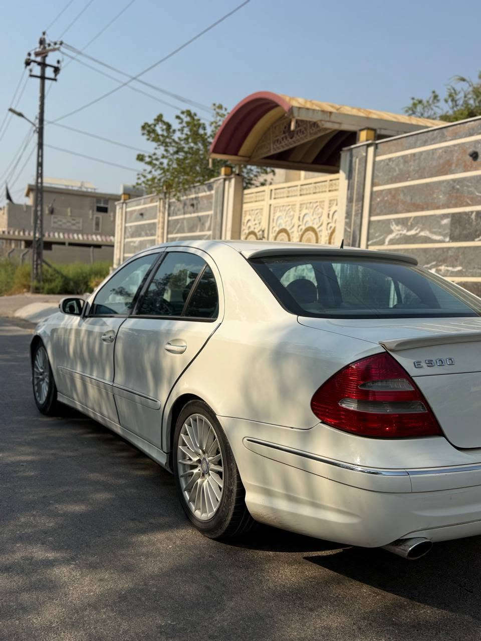 🚘 للبيع مرسيدس E500 AMG موديل 2003 🔥211
سيارة كلاسيكية فخمة ومميزة، بحالة جيدة ومواصفات كاملة 👌🏻

🔹 الموديل: 2003
🔹 الفئة: Mercedes-Benz E500 AMG
🔹 المحرك: V8 سعة 5.0 لتر
🔹 القير: أوتوماتيك
🔹 الداخلية: جلد
🔹 فتحة سقف: موجودة
🔹 تبريد وتسخين المقاعد: موجود
🔹 تحكمات ستيرن
🔹 المحرك والقير: بحالة جيدة
🔹 اللون: أبيض
🔹 جنطات AMG
🔹 إضافات AMG ومظهر رياضي أنيق
رقم شمالي شرط التحويل 🚀
✨ سيارة تجمع بين الفخامة، القوة والهيبة، ومناسبة للي يعرف قيمة المرسيدس القديمة ويحافظ عليها.

📍 السيارة موجودة في ديالى/جديدة الشط 
💰 السعر:  110$ وبيهة مجال حك الجية
📞 للاستفسار والتفاصيل: ***********☎️

*للجادين فقط، والمعاينة خير دليل
