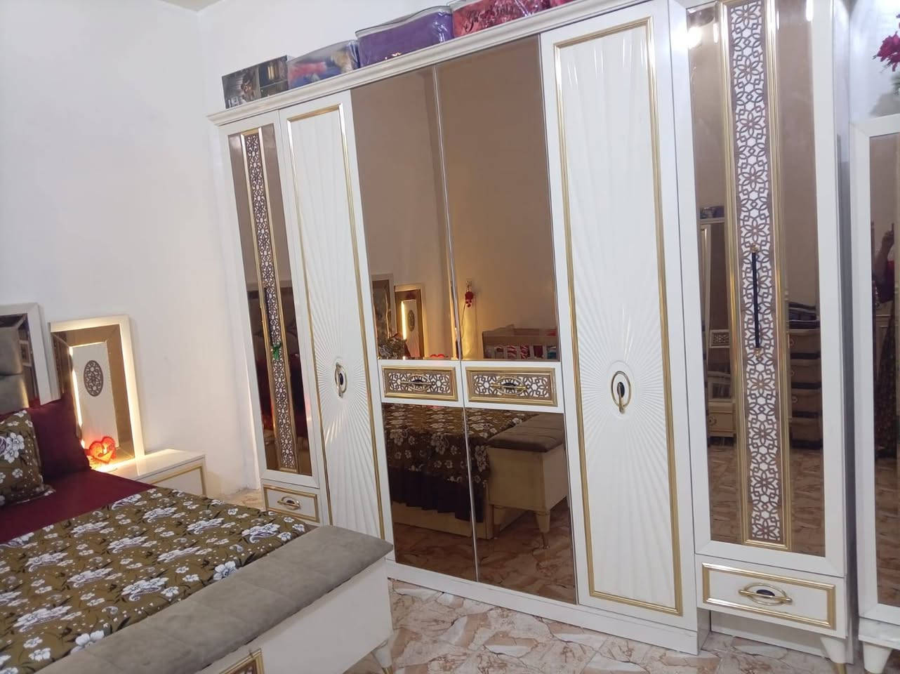 السلام عليكم غرف نوم تركي اخت الجديدة استخدام نظيف كلش نظيفه سعر 800 وبيها مجال عنوان بغداد المعامل ***********
