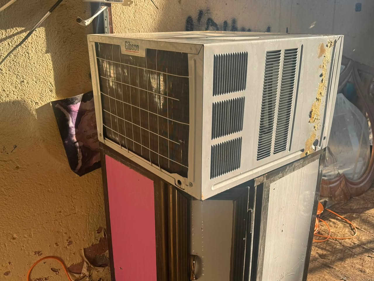 مكيف جيبسون جديد ما مصلح  شرط شغل السعر ٢٣٠ رقمي ***********
